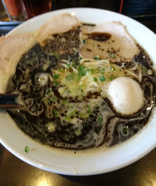 「鶏豚ラーメン黒」@ラーメン 心道の写真