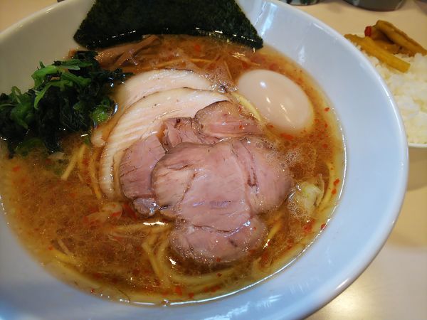 「ちょい辛らーめん＋味玉＆サービスライス」@らーめん将貴の写真