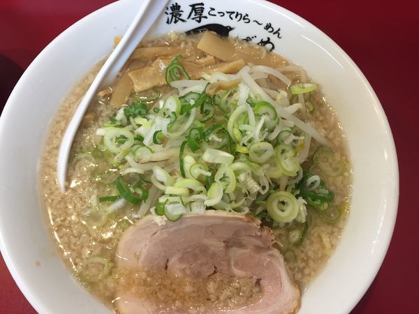 「しょうゆラーメン」@濃厚こってりら～めん つばめの写真