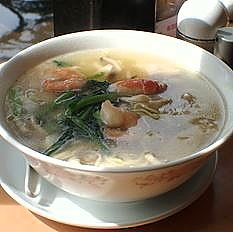 「海鮮麺1050円＋大盛100円＋シュウマイ2個240円」@中華四川料理 飛鳥の写真