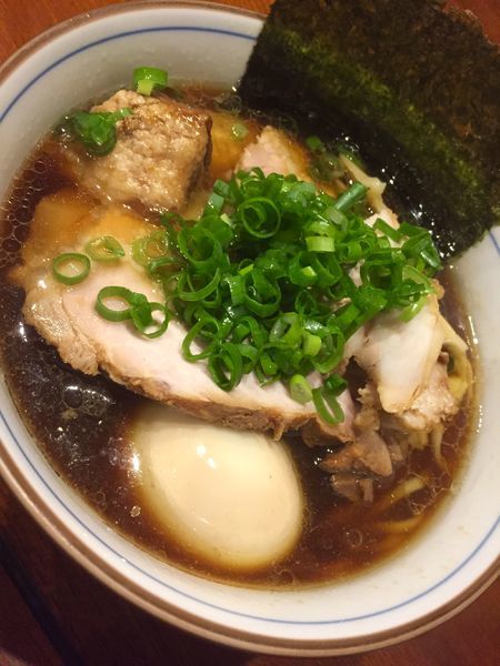 「【笛木醤油創業祭限定】特製金笛中華そば ￥1100」@中華そば 四つ葉の写真