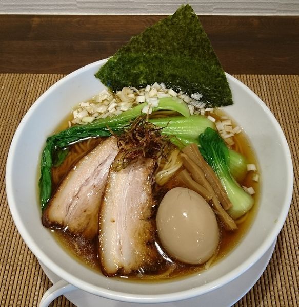 「丸鶏スープ醤油麺＋味付玉子」@麺屋 奥右衛門の写真