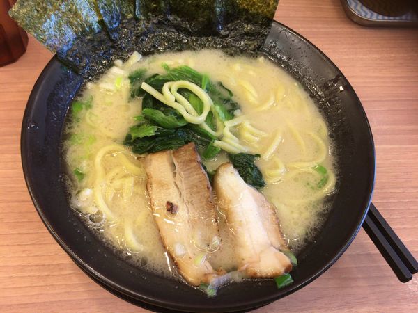 「とんこつ塩ラーメン」@横浜家系ラーメン花崎家の写真
