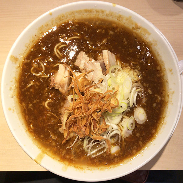 「淡路島カレーラーメン＋粉チーズ」@麺屋 三郎の写真