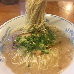 博多ラーメン650円+替玉120円