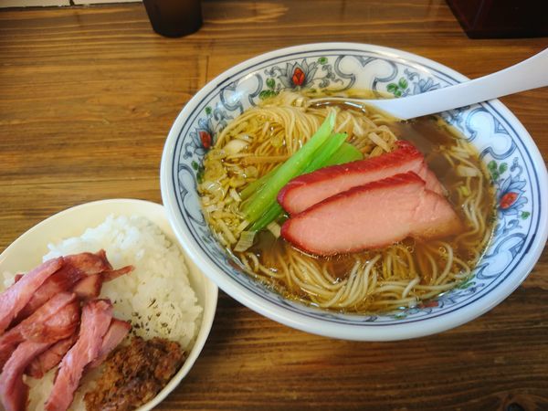 「貝そば(濃口醤油)800円＋肉味噌付きごはん100円」@まるえ食堂の写真