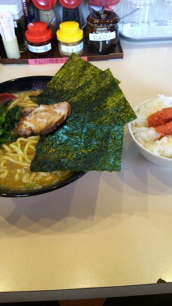「醤油豚骨(690円)・大盛り(100円)・明太子ご飯(無料)」@横浜家系らーめん たけ家の写真