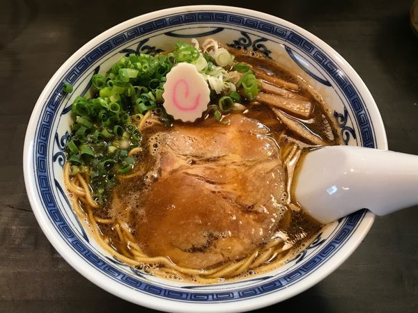 「豚骨アジ節 醤油  650円」@ラーメン・餃子 ハナウタの写真