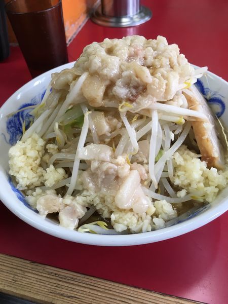 「ラーメン 大 野菜ちょいマシ ニンニクアブラマシマシ」@モッコリ豚の写真