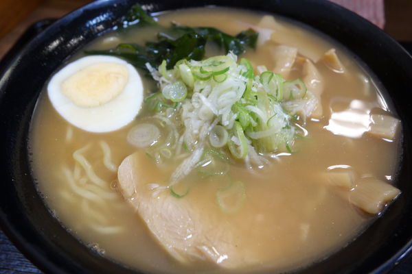 「煮干しラーメン450円」@名代 富士そば 柏店の写真