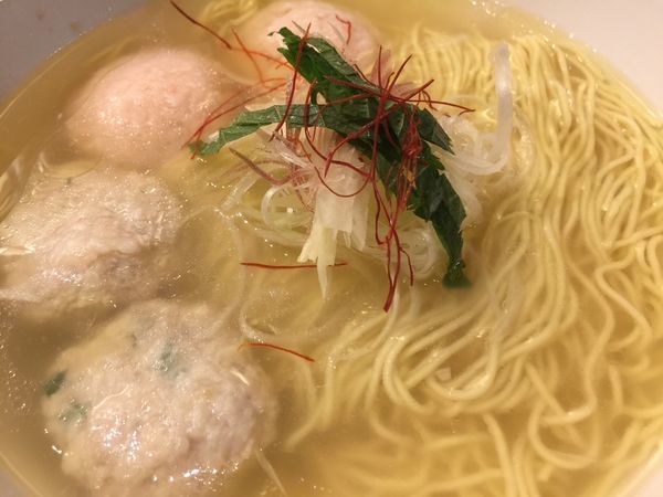 「あら炊き塩らあめん＋鶏つくね＋海老つみれ」@麺屋 海神の写真