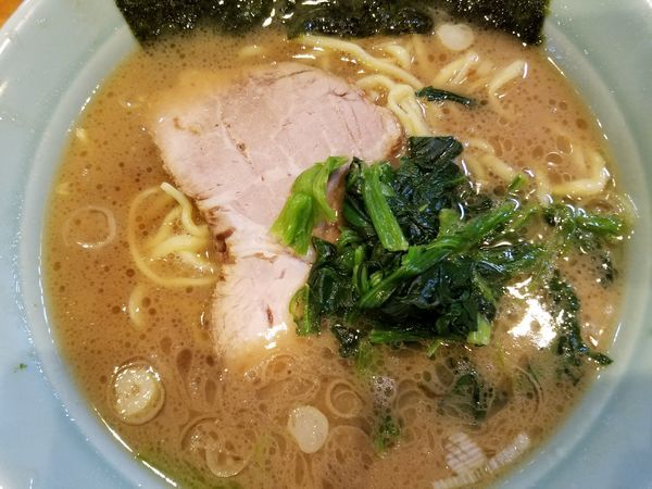 「ラーメン（中）」@横浜らーめん 寿三家の写真