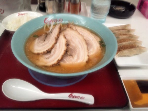 「味噌チャーシュー麺+餃子+サービスライス」@くるまやラーメン 宇喜田店の写真