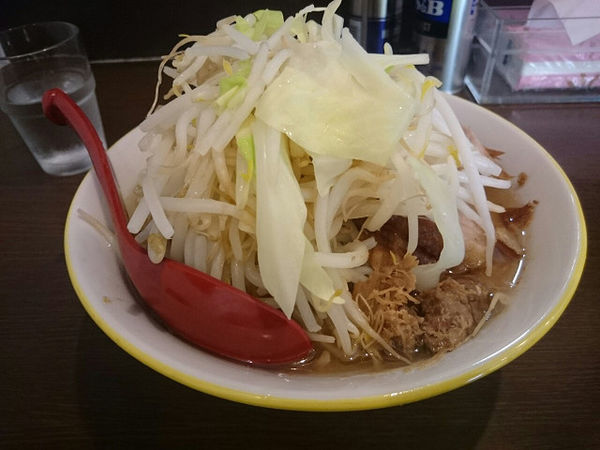 「ラーメン並（麺少なめ）」@ラーメン イエローの写真