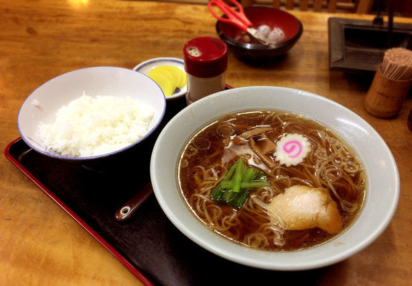 「中華そば(600円)+半ライス(150円)」@そば処 鳴子庵の写真