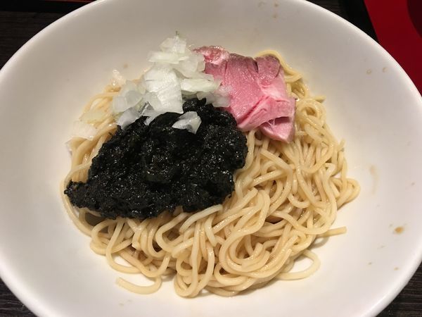 「味玉冷やし煮干しそば 770円 冷やし和え玉黒 300円」@鶏そば なんきち 東京店の写真