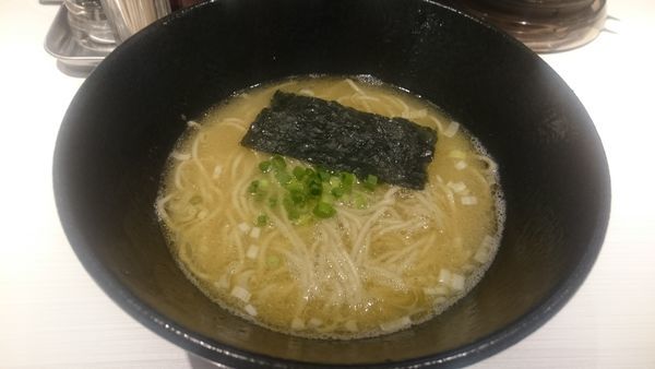 「ランチセット（濃厚鶏醤油＋チャーシューご飯）＋餃子＝800円」@鷄そば処 かしわの写真