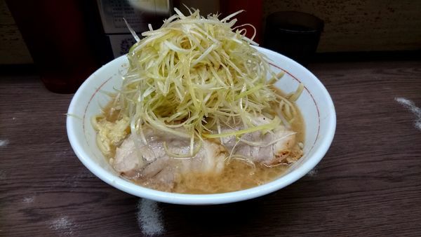「小硬め 野菜少な目 ネギ」@ラーメン二郎 横浜関内店の写真