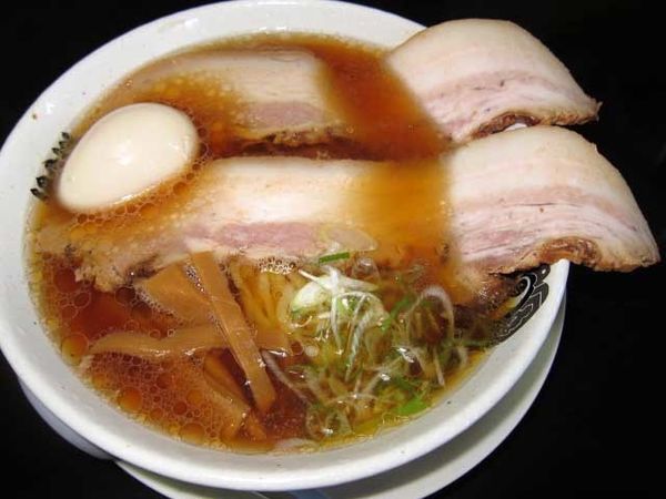 「ラーメン（醤油）580円＋特大チャーシュー450円他」@食堂 はせ川の写真