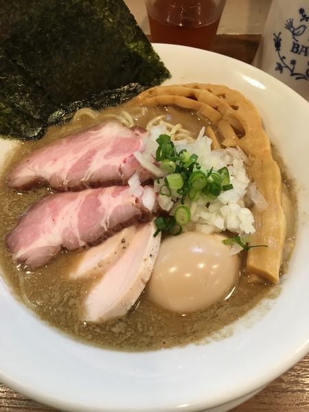 「煮干し白湯ラーメン780+特製200」@Trigo(トリーゴ)の写真