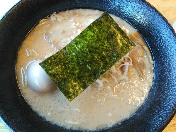 「極　豚骨らーめん　味玉サービス」@つけめん 美豚 あきる野店の写真