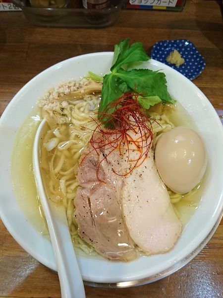 「ダハハ塩鶏そば 750円 (生姜) 味玉(クーポン)」@鶏そばムタヒロの写真