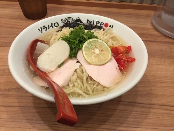 「<限定80食> 冷たい煮干しの塩ラーメン 880円」@ソラノイロ NIPPONの写真