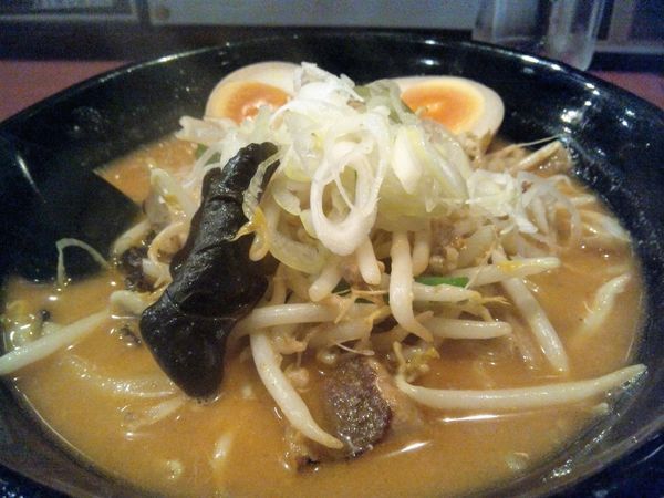 「味噌おろちょんラーメン+味玉」@北海道らーめん ひむろ 亀戸店の写真