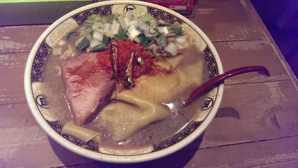 「煮干しラーメン、大盛、辛さ１０倍」@ラーメン凪 下北沢店の写真
