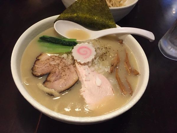「濃厚鶏白湯らぁめん 750円」@らぁめん・つけめん 粋やの写真