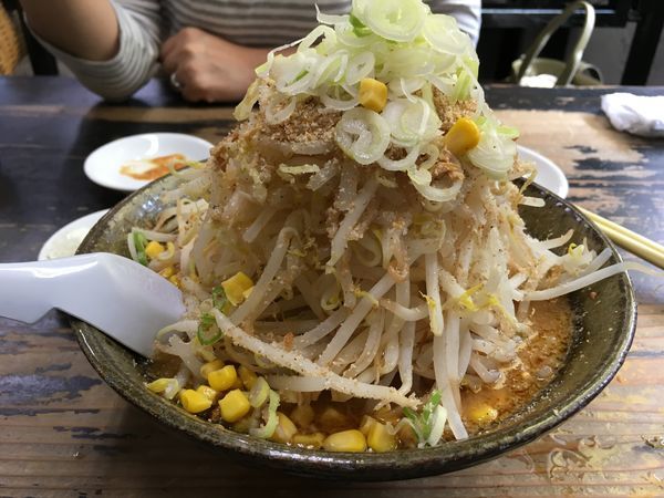 「赤コク味噌らーめん（モヤシマシ）」@ラーメン炭やの写真