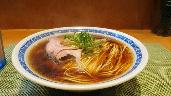 「醤油ブラックラーメン」@柴崎亭の写真