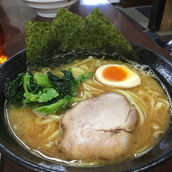 「醤油豚骨ラーメン」@横浜らーめん 源泉の写真