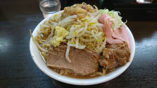 「ラーメン(無料しょうが)＋ローストポーク」@ラーメンどでん 大宮店の写真