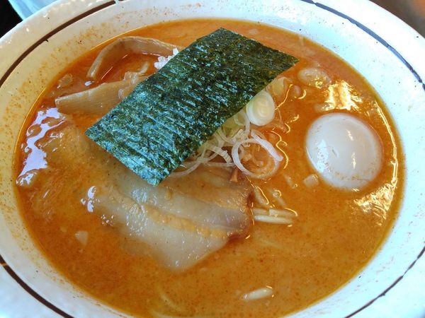 「辛　ラーメン味たま」@つけめん 美豚 あきる野店の写真