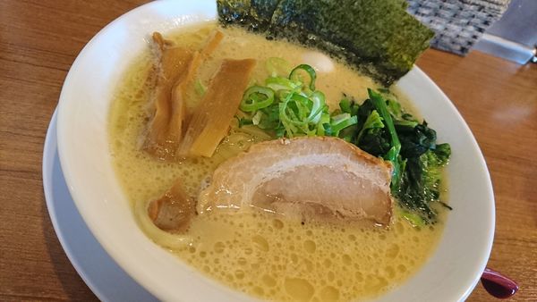 「塩豚骨ラーメン＆半ライス」@富意家の写真