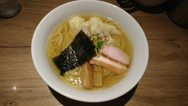 「白旨にこにこわんたん麺900」@中華soba いそべの写真