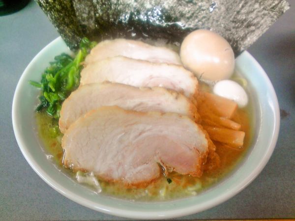 「全部乗せ醤油豚骨 (1,040円)」@横浜家系ラーメン 本庄家の写真