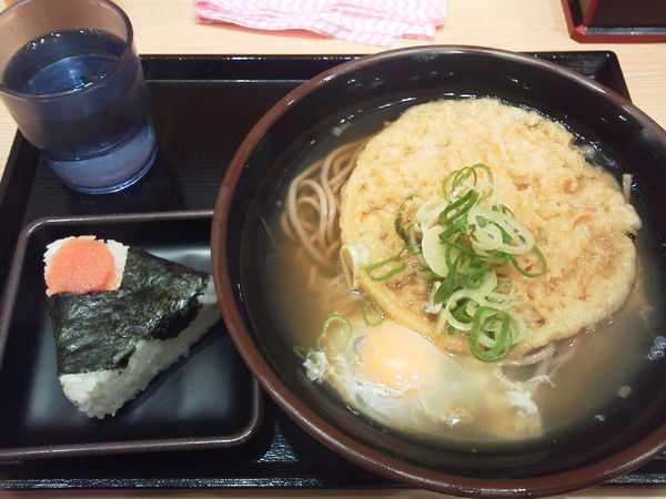 「スタミナそば400＋おにぎり110＝510円」@都そば 三ノ宮西口店の写真