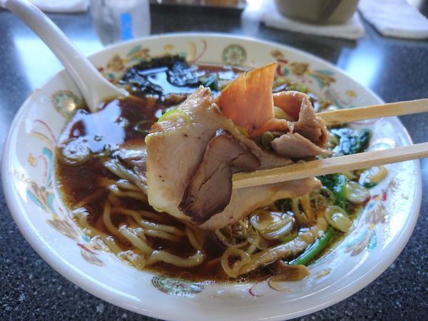 「青島ラーメン750円＋薬味刻みねぎ50円増し」@青島食堂 南万代店の写真