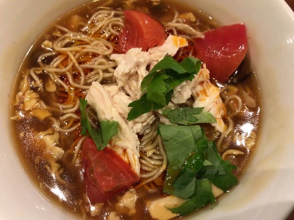 「蒸し鶏ときのこのサンラー麺820円」@おかゆと麺のお店 粥餐庁 さいたま新都心コクーンの写真