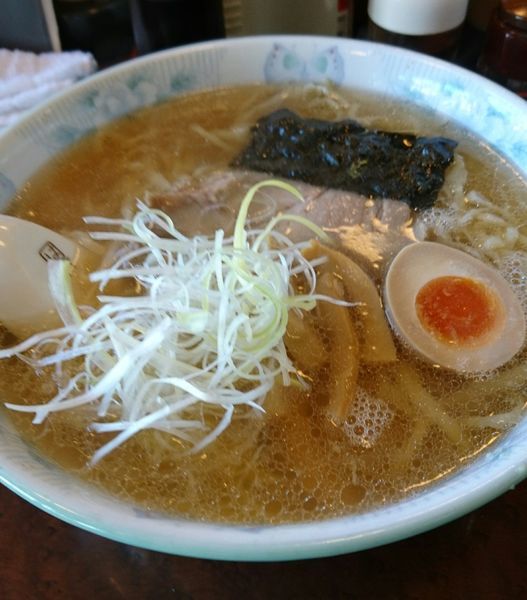「さっぱり正油らーめん 大盛 ラーパス使用餃子」@青竹手打ちラーメン 桐生宿の写真