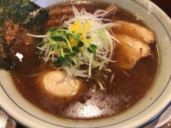「二代目和だし醤油ラーメン780円ﾗｰﾊﾟｽ玉子」@麺屋 穂華の写真