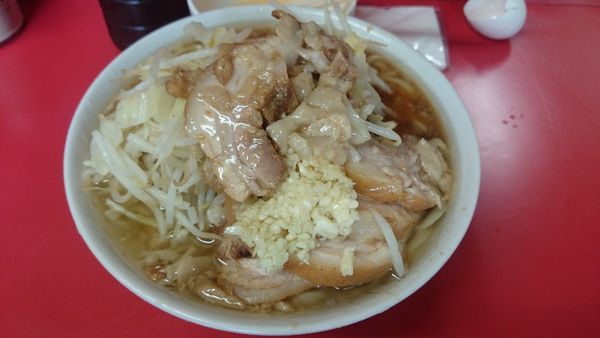 「小豚　少なめ　ニンニク脂　生卵」@ラーメン二郎 千住大橋駅前店の写真