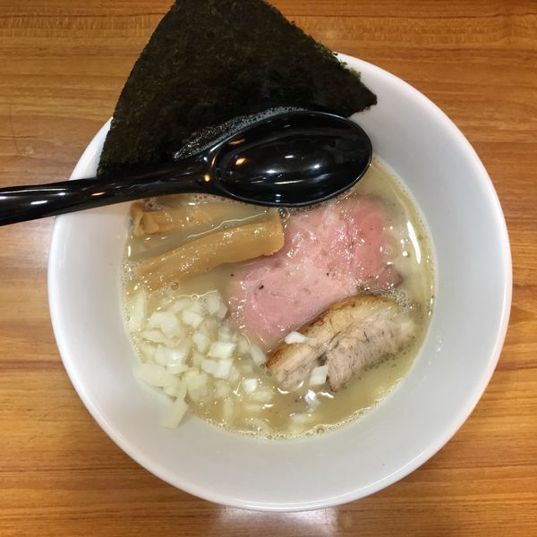 「【限定】復刻塩らーめん（スープ濃いめ）700円」@いのうえの写真