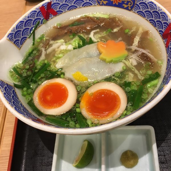 「塩ラーメン味玉乗せ」@ふぐだし潮 八代目けいすけ 東急プラザ銀座店の写真