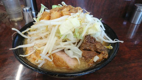 「小豚ラーメン  ｶﾀﾒｽｸﾅﾒﾔｻｲｱﾌﾞﾗｽｸﾅﾒ」@ラーメン二郎 めじろ台店の写真