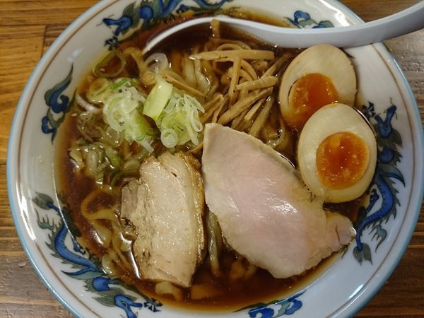 「醤油味玉らーめん」@くじら食堂の写真