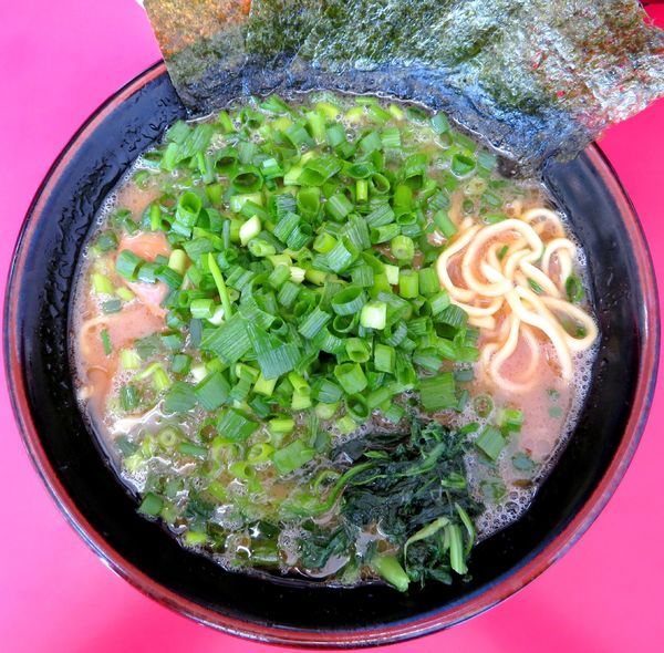「ラーメン＋万能ねぎ（800円）」@田上家の写真