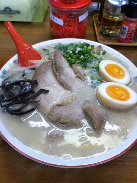 「チャーシュー麺 800円＋味玉 110円」@九州ラーメン 友理 本店の写真